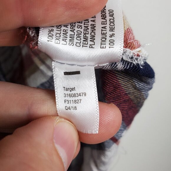 Knox Rose Plaid Flannel Blouse with button roll tabs and  crochet inlay, Size XL - Picture 10 of 13